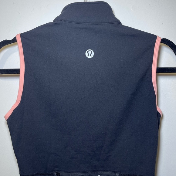 Lululemon Women’s Black and Pink trim Fitted Vest in size US 4 - Picture 5 of 6